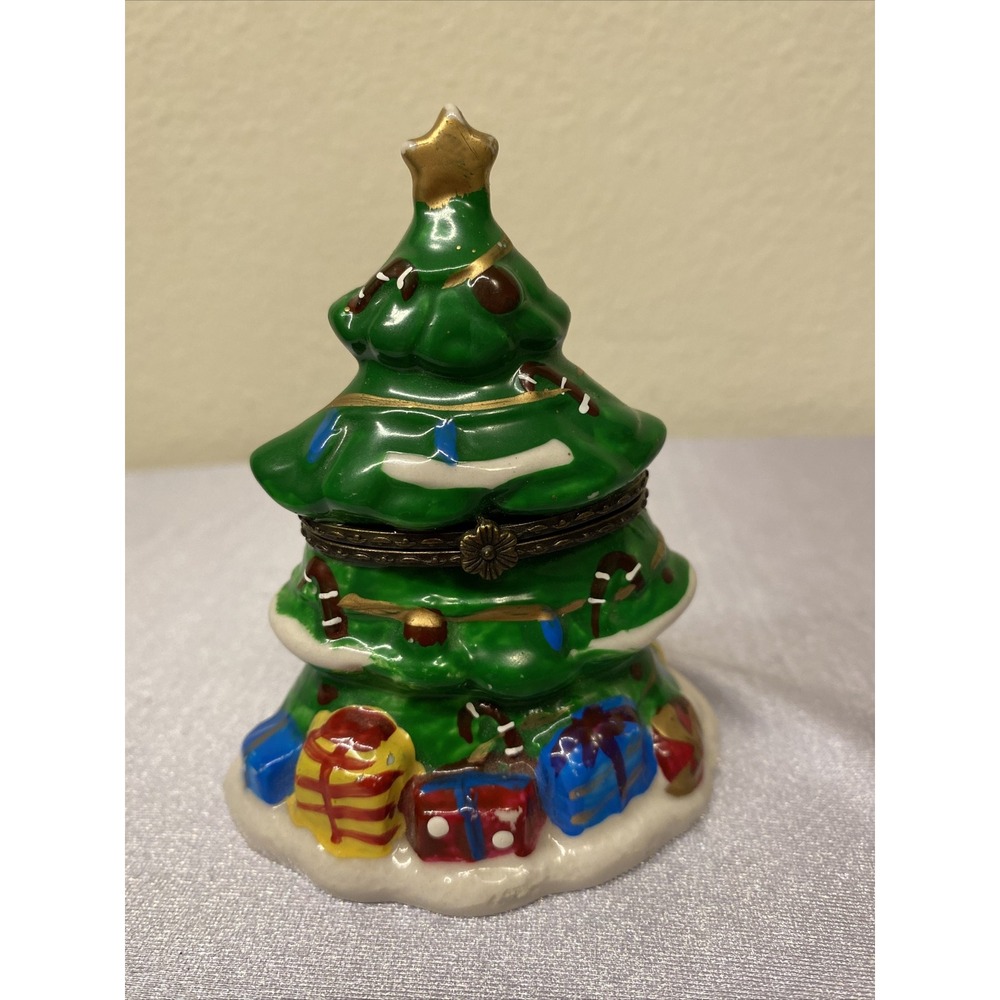 VNTG CHRISTMAS TREE TRINKET BOX/Figurine-3"2/3 H x 3"W x 2" D HINGED PORCELAIN